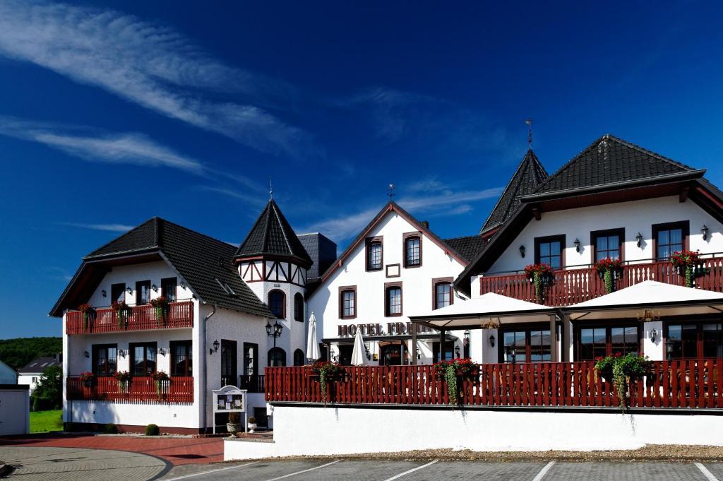 Hotel Freihof Hiddenhausen Exterior foto